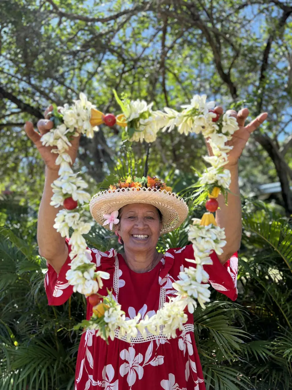 Accueil traditionnel au collier de fleurs à Fare Manini