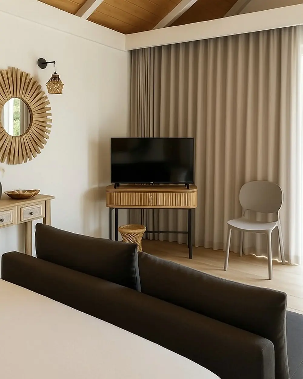 Coin salon du bungalow avec son meuble télé